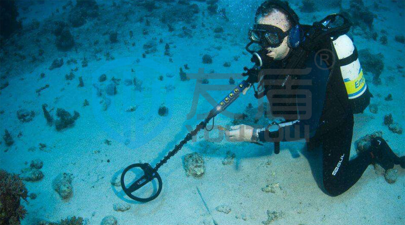 金属探测仪很容易使用